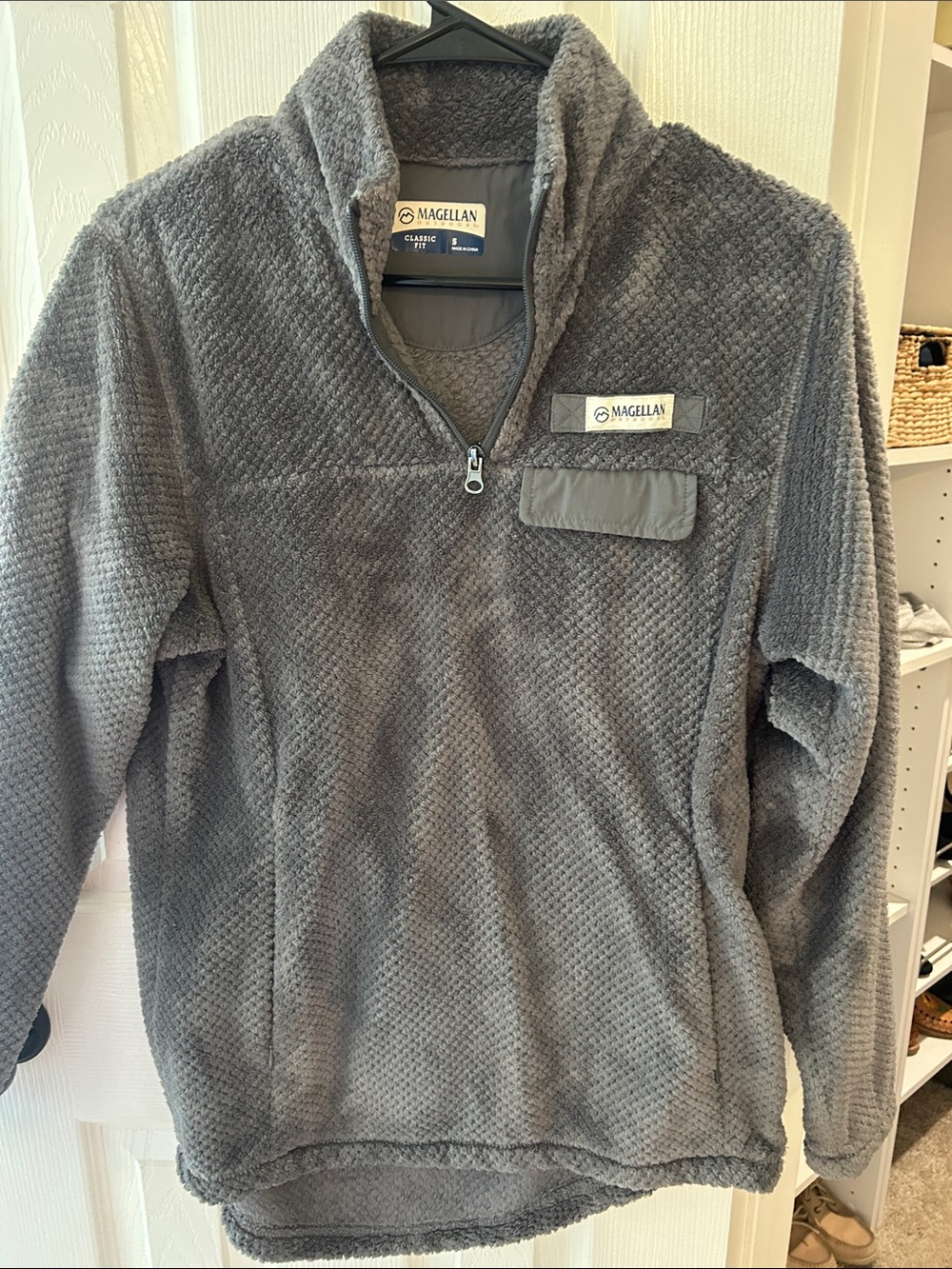 Magellan Outdoors Men's Crewneck Pullover in Gray